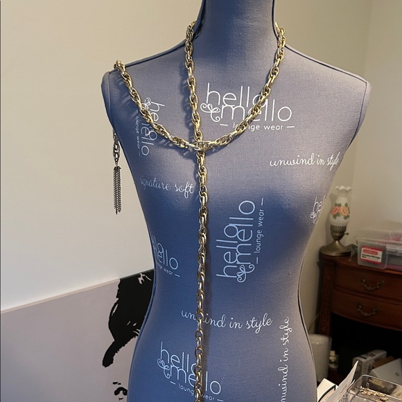 unbranded Jewelry - Chic Gold Chain & Earrings